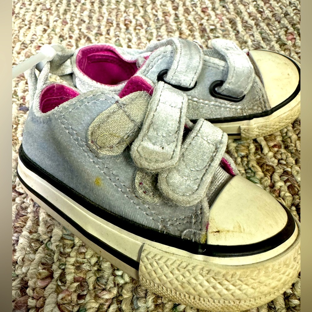 Converse All-Star, silver velvet Velcro shoes, size 4